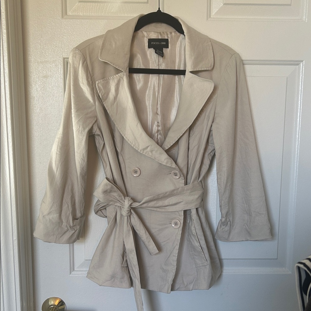 Focus 2000 Beige Double-Breasted Cropped Linen Trench Coat